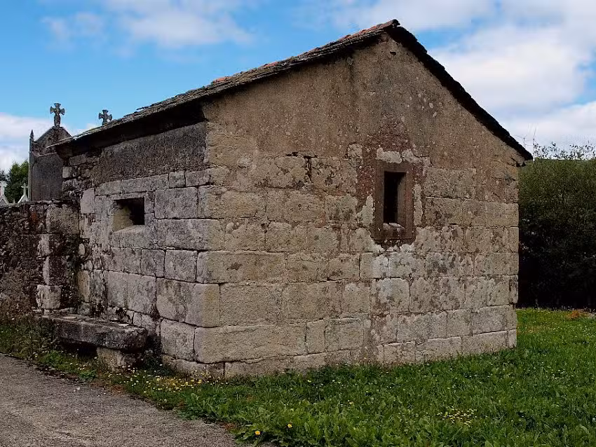Antigua Iglesia de Santa Maria de Montouto