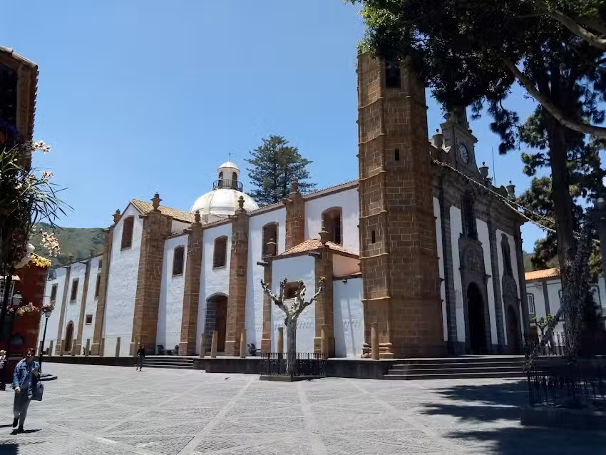 Bas&iacute;lica de Nuestra Se&ntilde;ora del Pino