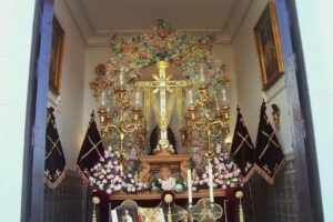 Capilla Cruz de la Calle Niche