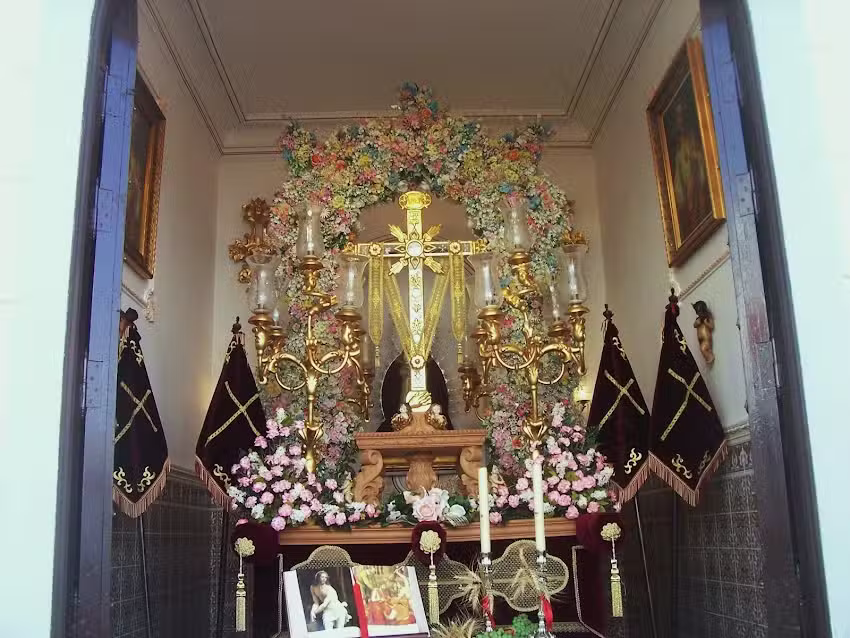 Capilla Cruz de la Calle Niche