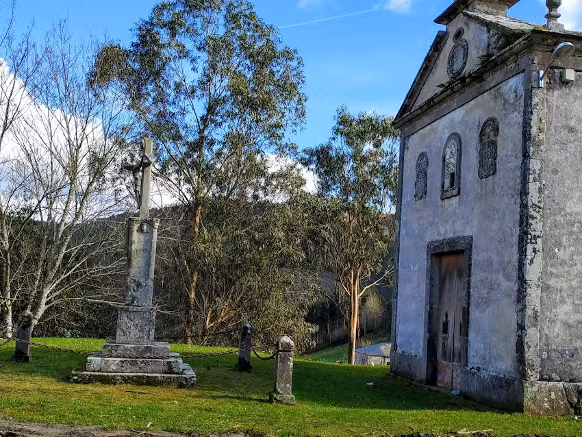 Capilla de la Virgen del Carmen de Mi&ntilde;otos