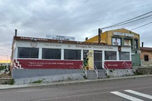 Casa de la iglesia de la parroquia San Francisco de Sales. Salones Neocatecumenales