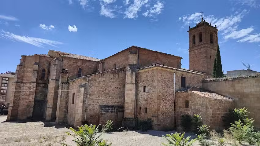 Concatedral de San Pedro y Claustro Rom&aacute;nico