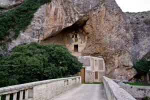 Ermita de la Virgen de la Cueva de Autol