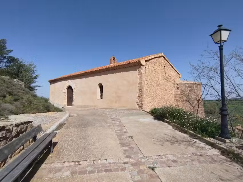 Ermita de la Virgen del Castillo, Corbal&aacute;n