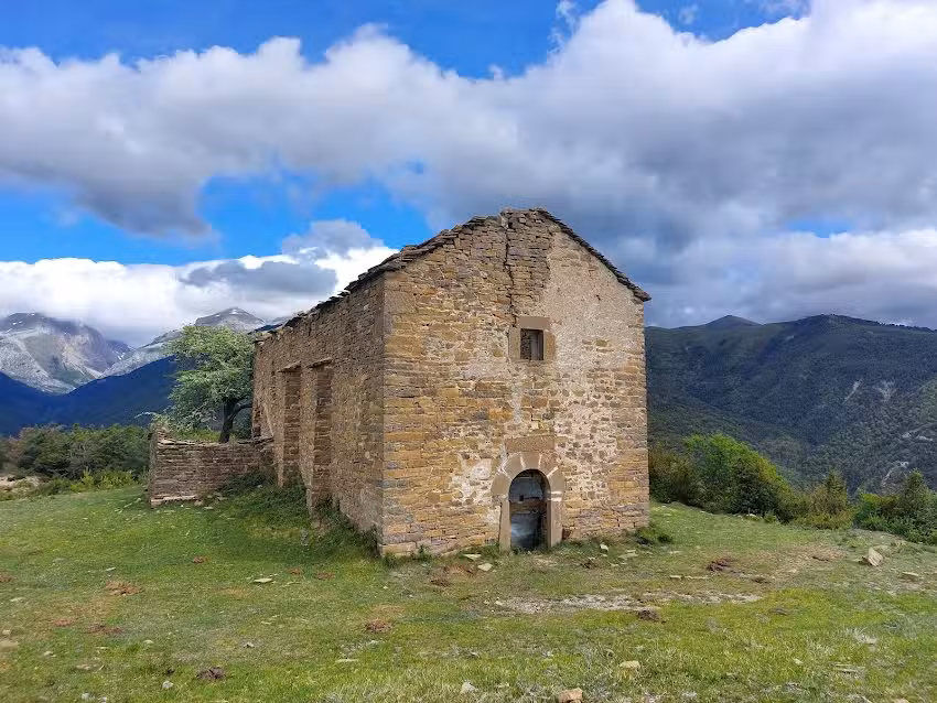 Ermita de la Virgen del Pueyo de Acumuer