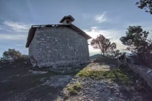 Ermita de San Pedro de Atxarre