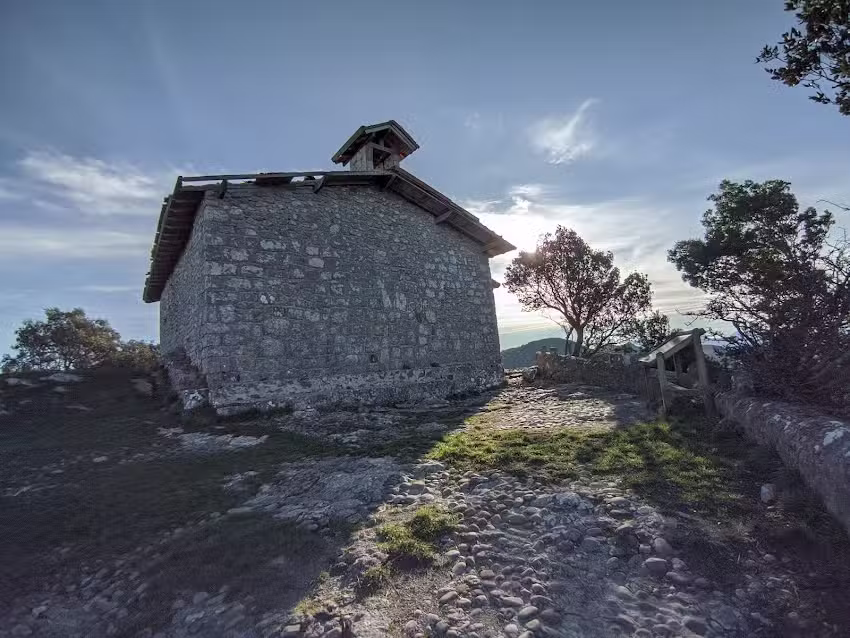 Ermita de San Pedro de Atxarre