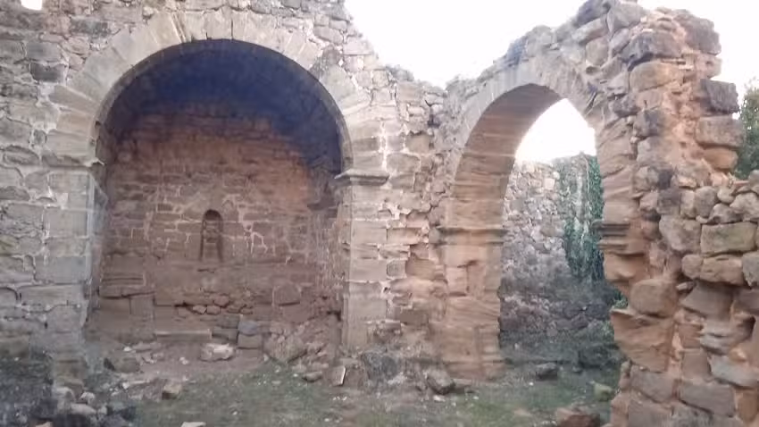 Ermita de Santa Mar&iacute;a del Barrio (ruinas)