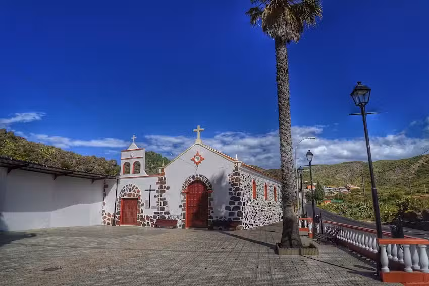 Ermita de Santiago Ap&oacute;stol &ndash; Valle de Arriba