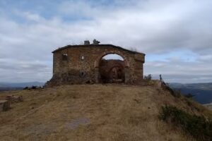 Ermita de Serrias (Ruinas)