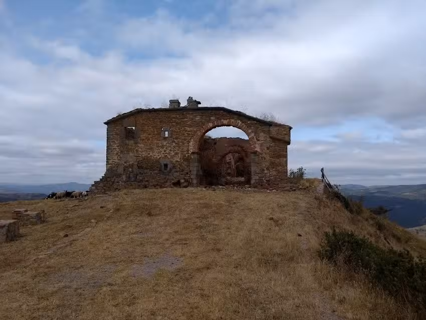 Ermita de Serrias (Ruinas)