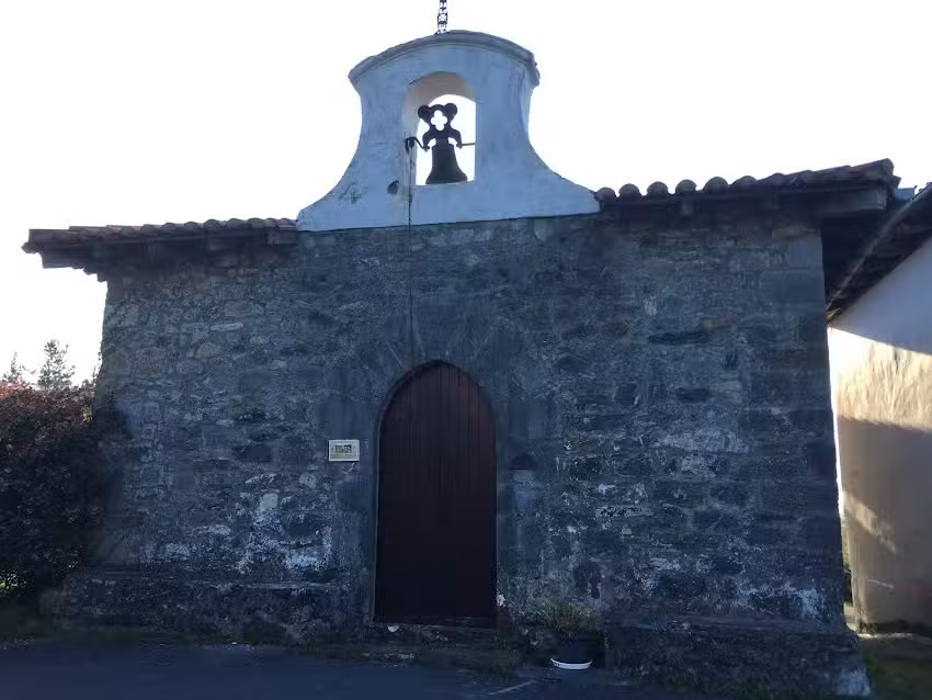 Ermita De Tri&ntilde;e