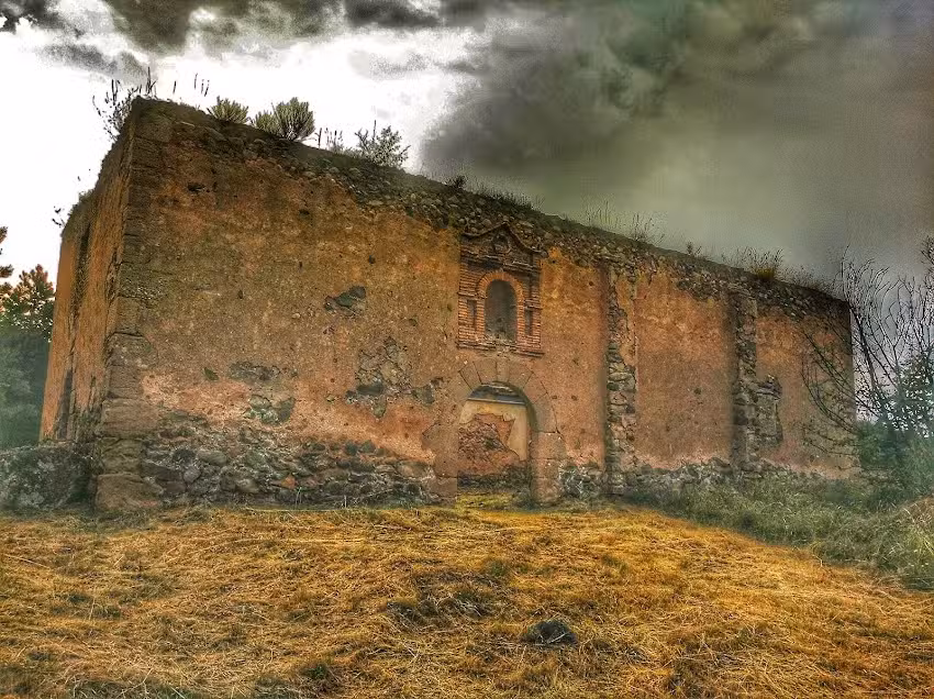 Ermita en ruinas
