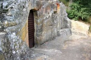 Ermita rupestre de Nuestra Señora del Carmen, Parroquia de Nuestra Señora de las Nieves y El Carmen