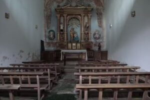Escuelas antiguas y Capilla de Calvoso