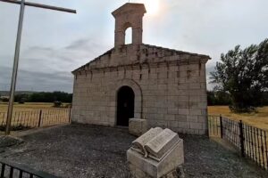 Fachada de la Ermita de San Bartolom&eacute;
