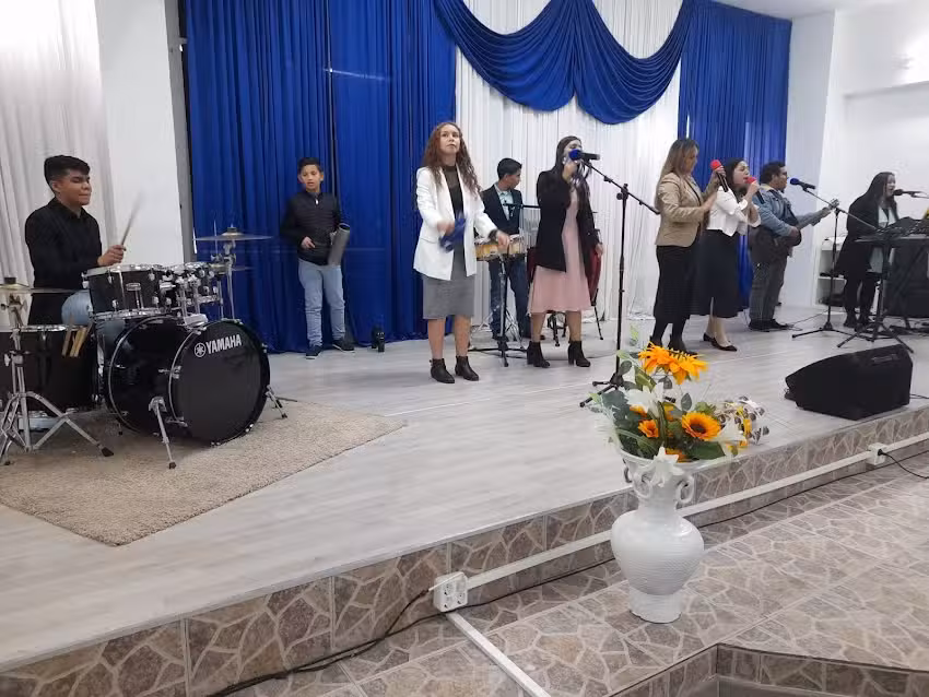 Iglesia casa de adoracion RL