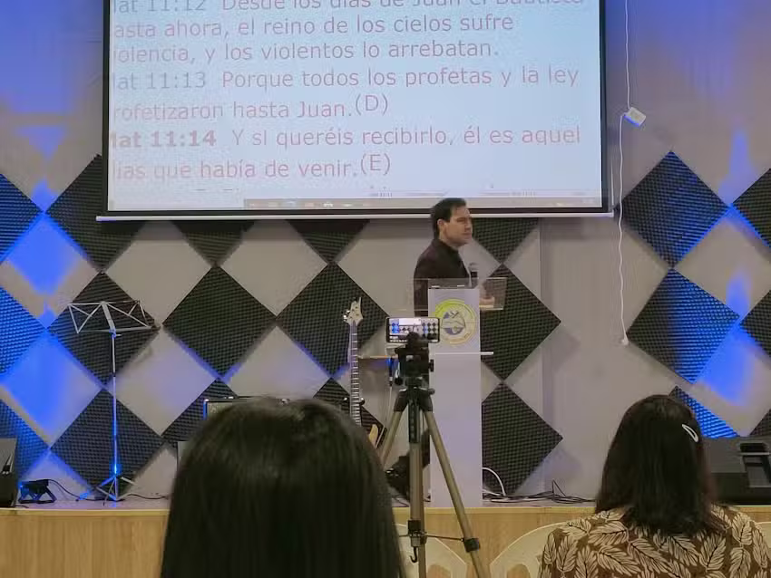 Iglesia crece (centro de restauraci&oacute;n espiritual cristiano evang&eacute;lico)