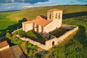 Iglesia de Gredilla la Polera