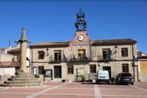 Iglesia De La Virgen De Serranillos Playa