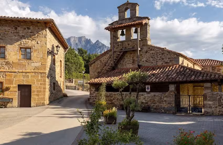 Iglesia de Mogrovejo