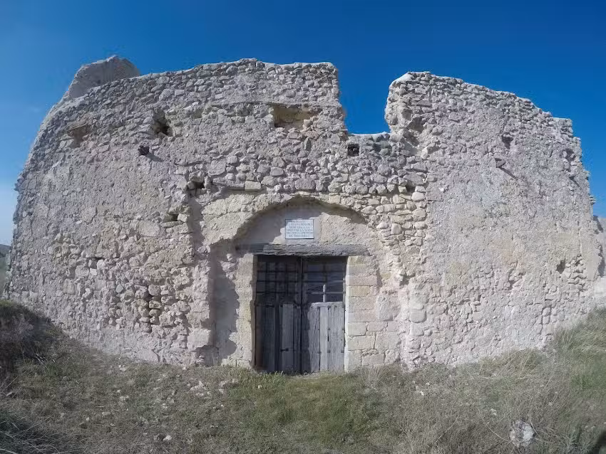 Iglesia de Nuestra Se&ntilde;ora de la Serna (Ruinas)