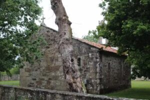 Iglesia de San Crist&oacute;bal de Ervi&ntilde;ou