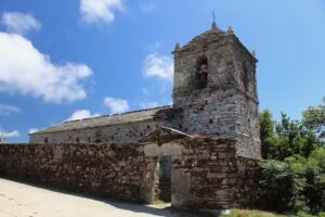 Iglesia de San Esteban de Li&ntilde;ares