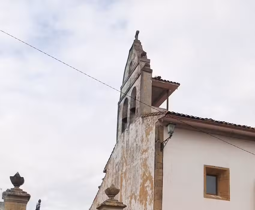 Iglesia de San Esteban de Molleda y Cementerio Parroquial