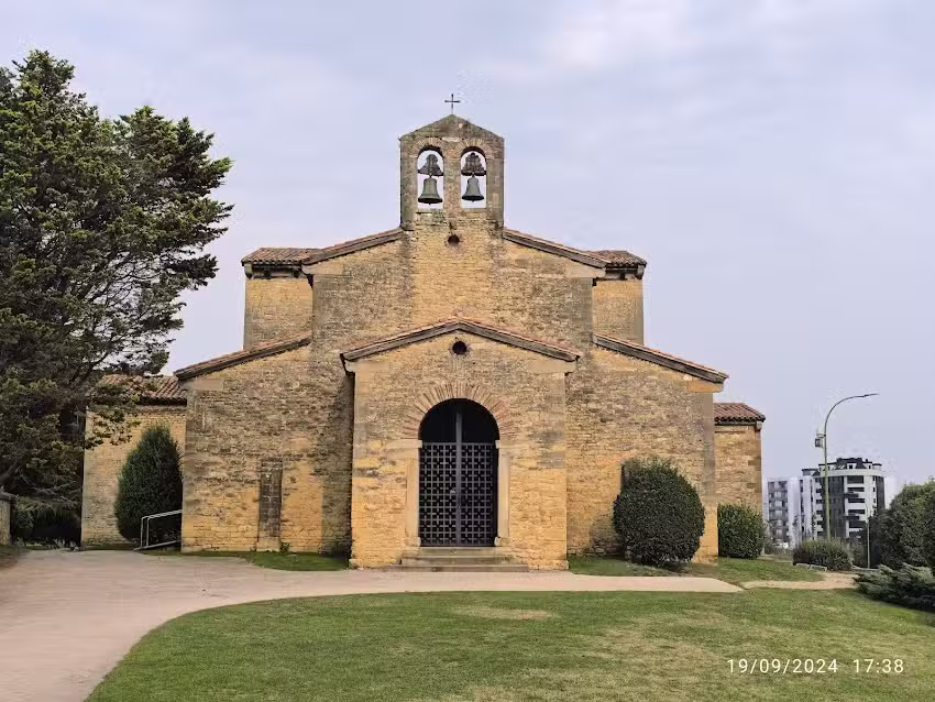 Iglesia de San Juli&aacute;n de los Prados &ndash; Santullano