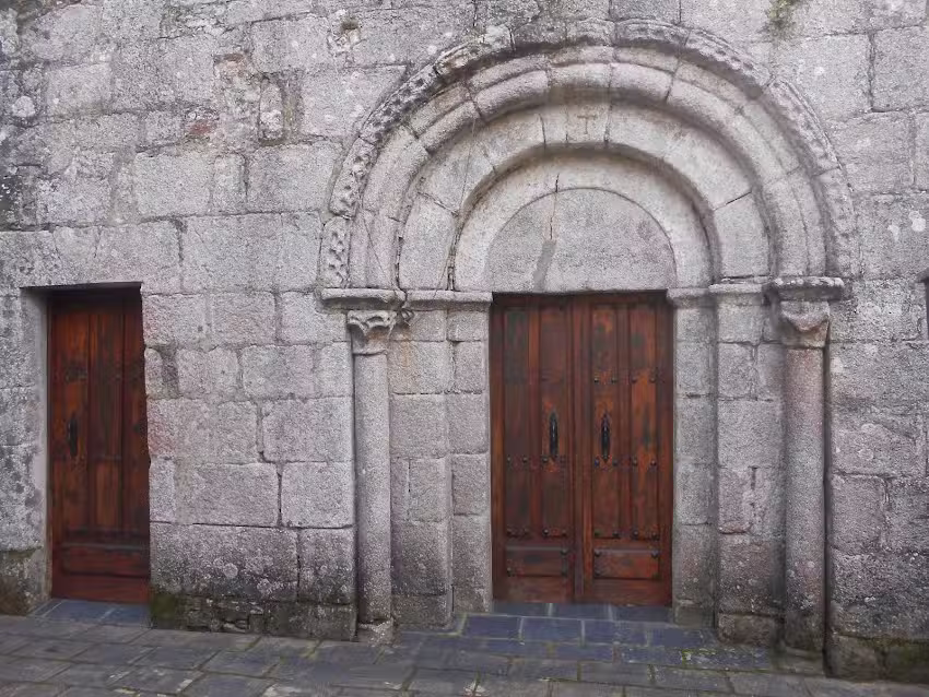 Iglesia de San Juli&aacute;n de Santalla de Bardaos