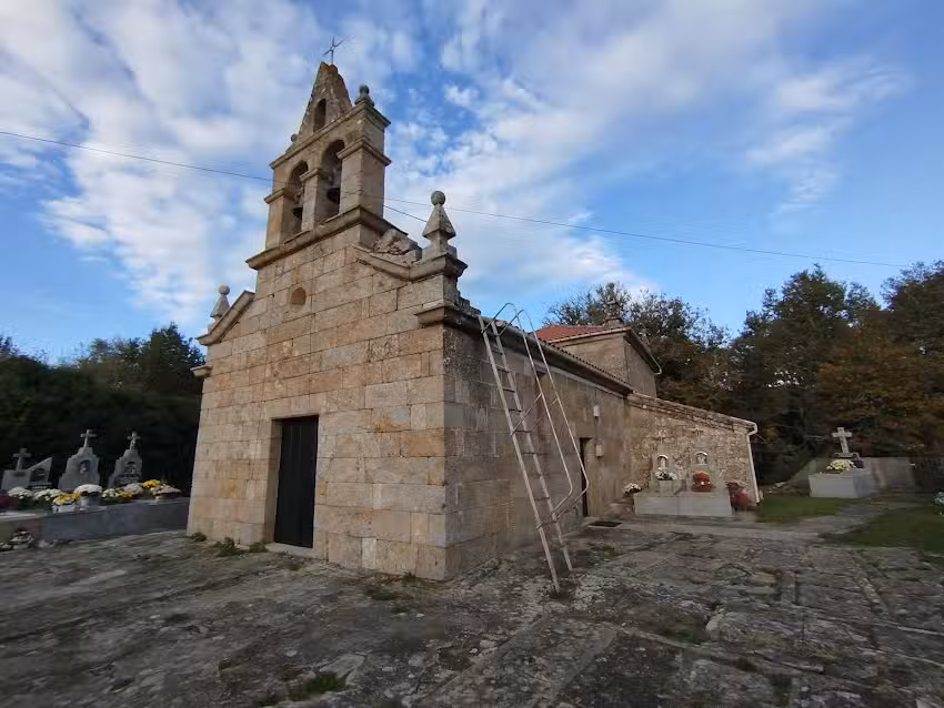 Iglesia de San Mamede de &Aacute;lbos