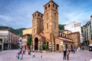 Iglesia de San Mart&iacute;n de Moreda
