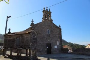 Iglesia de San Marti&ntilde;o de Lari&ntilde;o