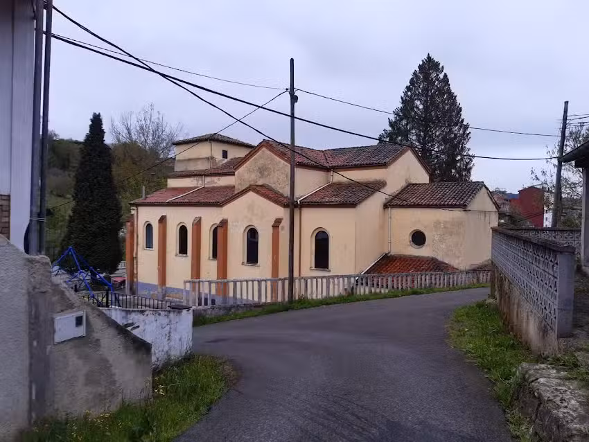 Iglesia de San Miguel de Lada