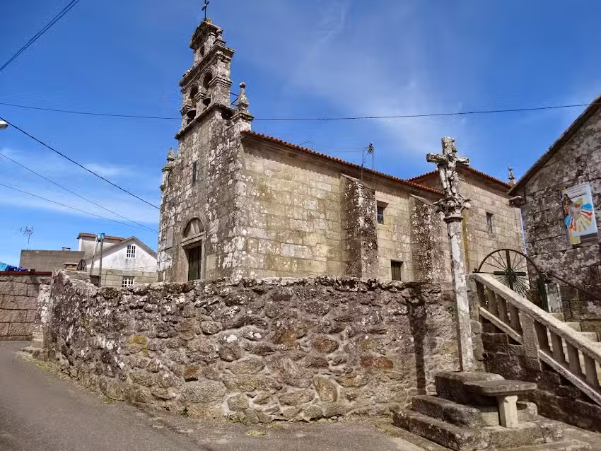 Iglesia de San Miguel de Lores
