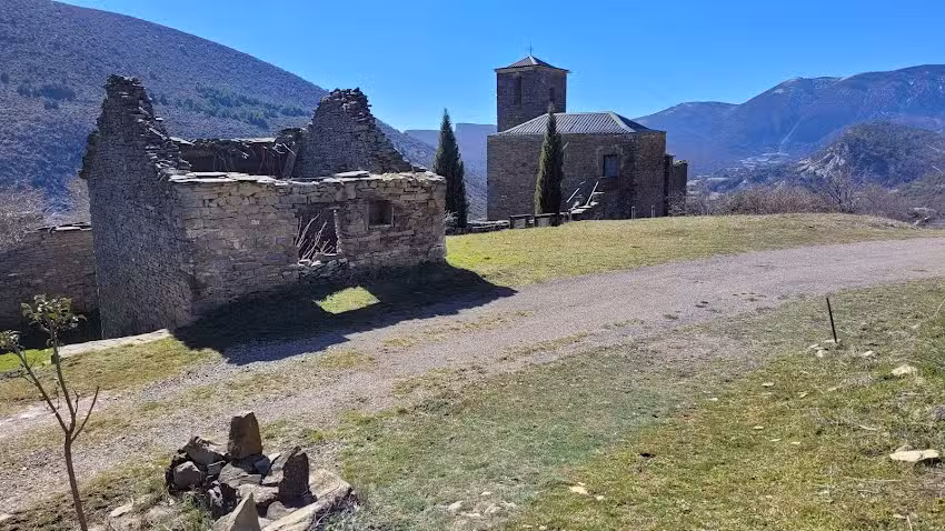 Iglesia de San Miguel de L&uacute;sera