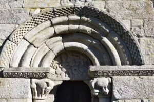 Iglesia de San Miguel do Monte
