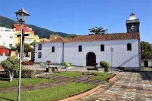 Iglesia De San Pedro Apostol