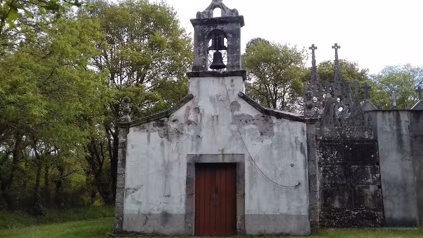 Iglesia de San Pedro de Mom&aacute;n