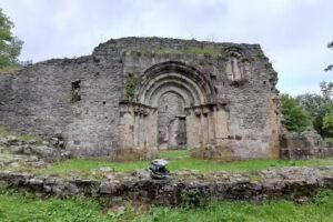 Iglesia de San Pedro de Plec&iacute;n. Ruinas