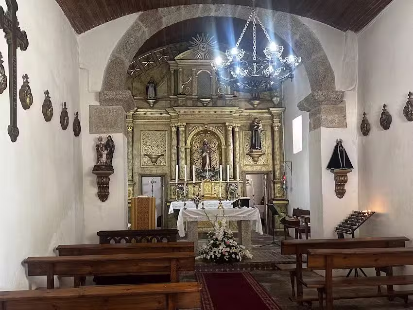 Iglesia de San Salvador de Limi&ntilde;&oacute;n
