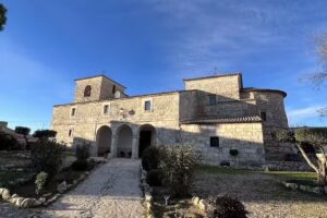 Iglesia de San Sebasti&aacute;n, del siglo XVI.
