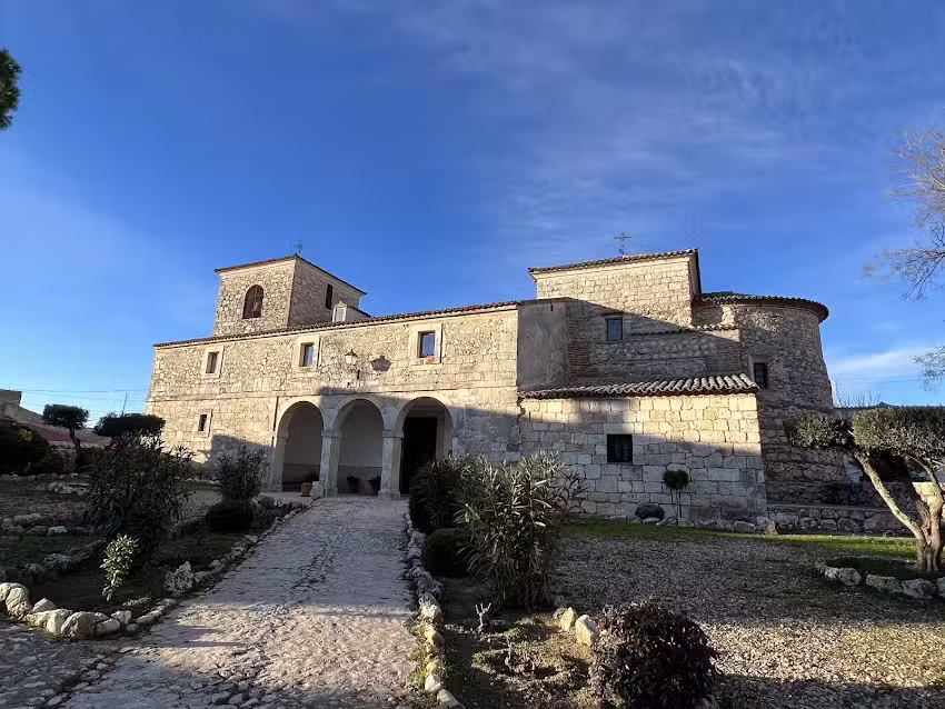 Iglesia de San Sebasti&aacute;n, del siglo XVI.