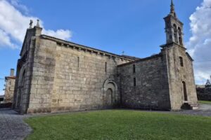 Iglesia de San Tirso de Oseiro