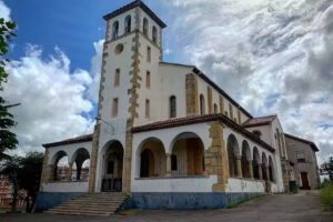 Iglesia de San Vicente de Trasona