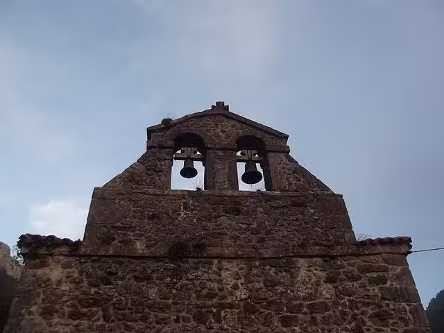 Iglesia de San Vicente de Trescares