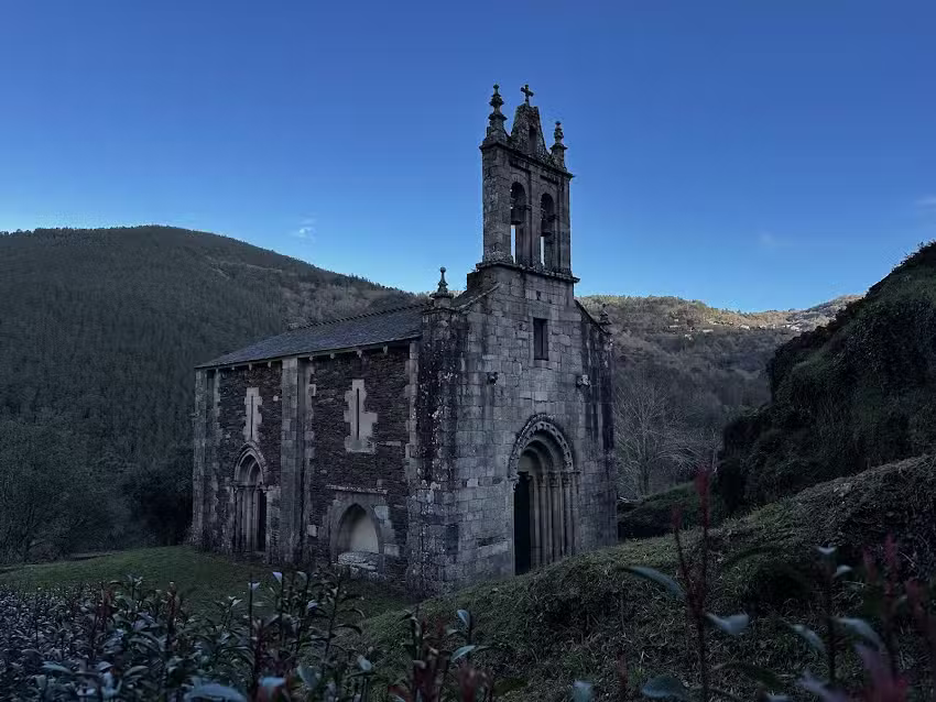 Iglesia de San Xo&aacute;n de A Cova