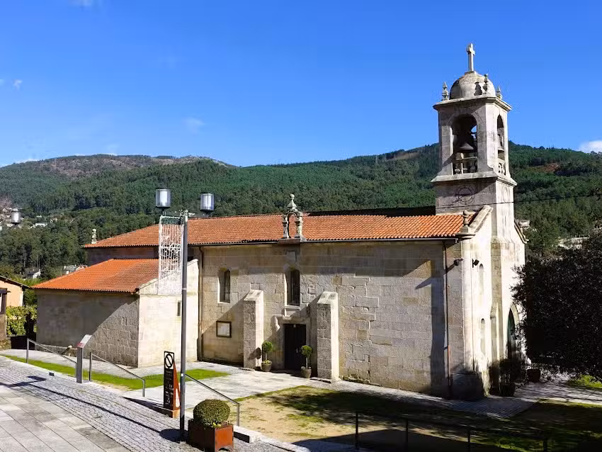 Iglesia de Santa Baia de Mos